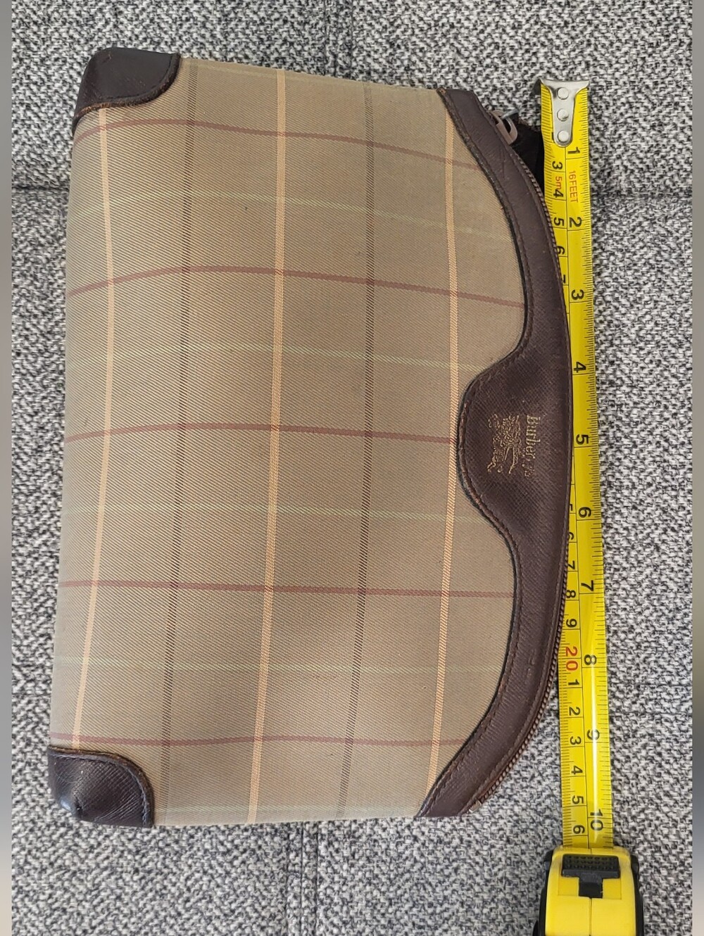 Vintage Burberry Tan Plaid Canvas Toiletry Pouch with Brown Leather Trim - Picture 3 of 7